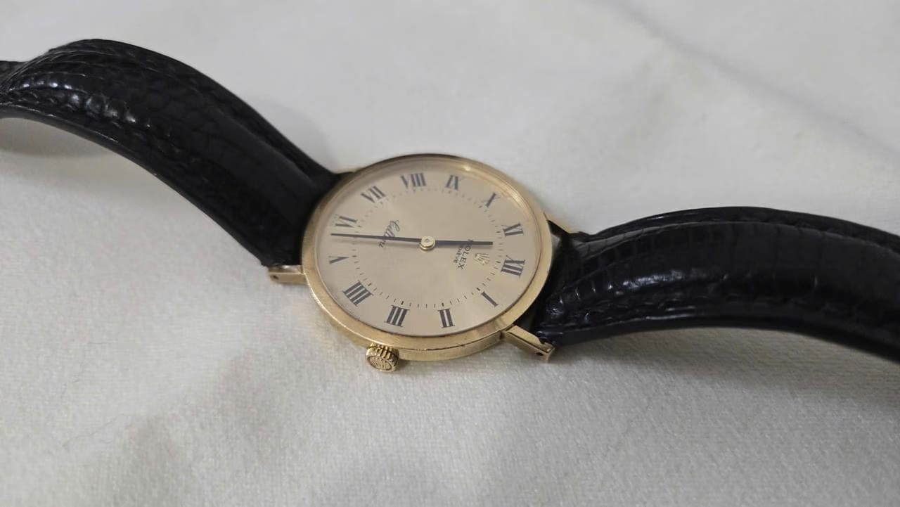 Rolex | Cellini | 4112 | Yellow gold | 31 x 37 mm | Leather | Gold | Manual winding