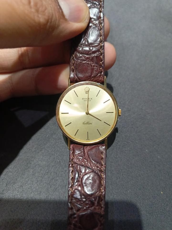 Rolex | Cellini | 3833 | Yellow gold | 33 mm | Leather | Gold | Manual winding