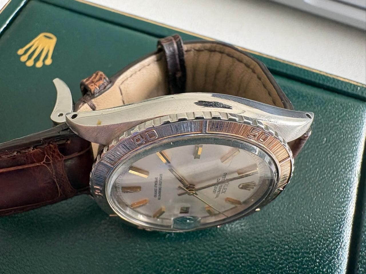 Rolex | Datejust | 1625 | Yellow gold | 36 x 44 mm | Alligator skin | Silver | Automatic