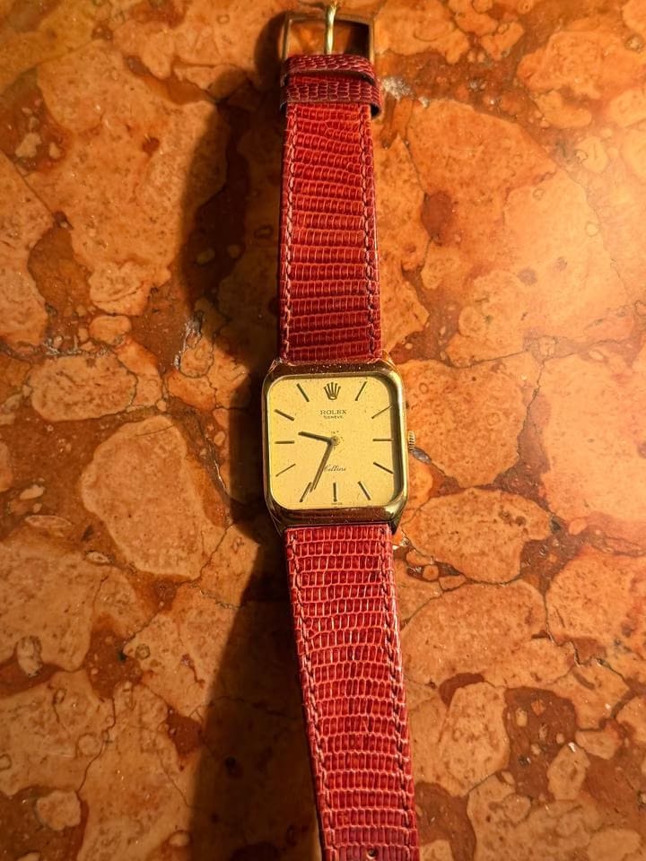 Rolex | Cellini | 3807 | Yellow gold | 26 mm | Leather | Grey | Manual winding