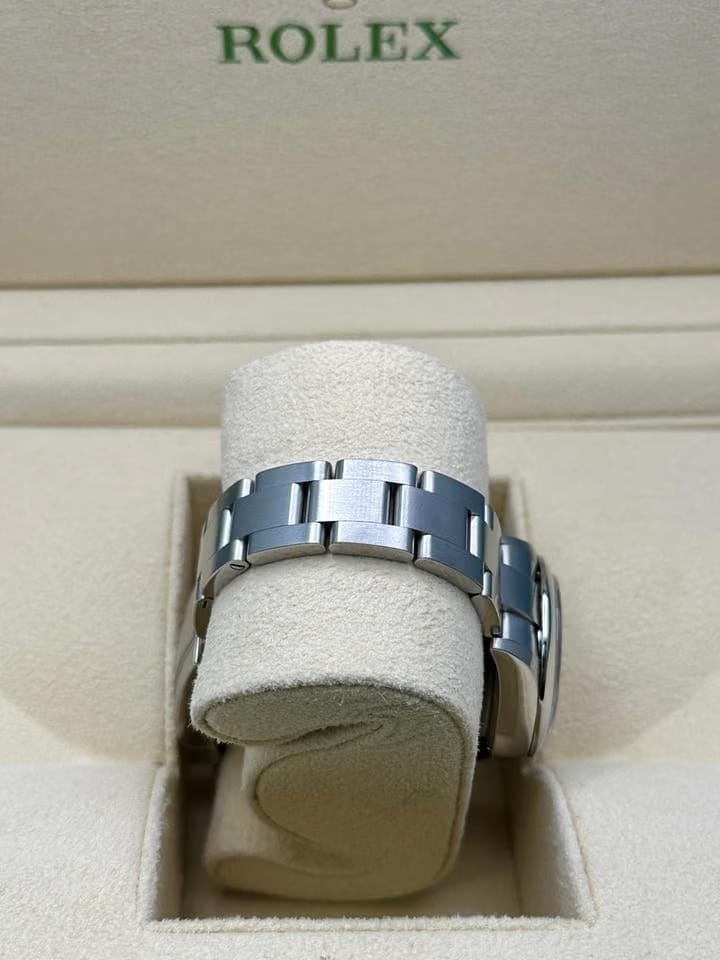 Rolex | Oyster Perpetual | 276200 | Steel | 28 x 33 mm | Steel | Silver | Automatic