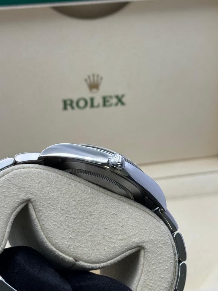 Rolex | Oyster Perpetual | 114300 | Steel | 39 mm | Steel | Black | Automatic