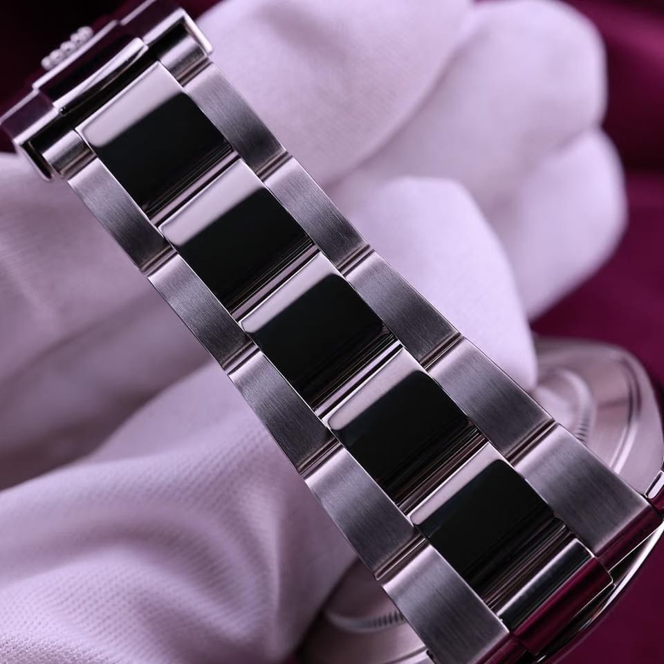 Rolex | Datejust | 126300 | Steel | 41 x 48 mm | Steel | Silver | Automatic