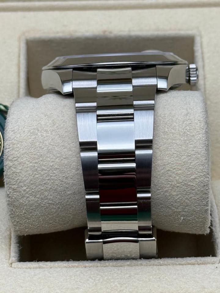 Rolex | Datejust | 126300 | Steel | 41 x 48 mm | Steel | Black | Automatic