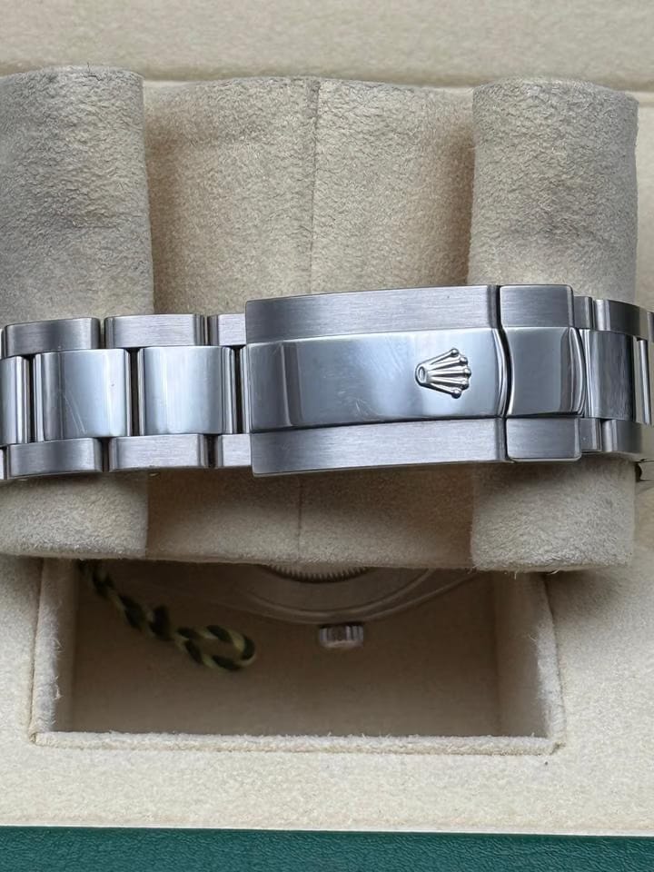 Rolex | Datejust | 126300 | Steel | 41 x 48 mm | Steel | Black | Automatic
