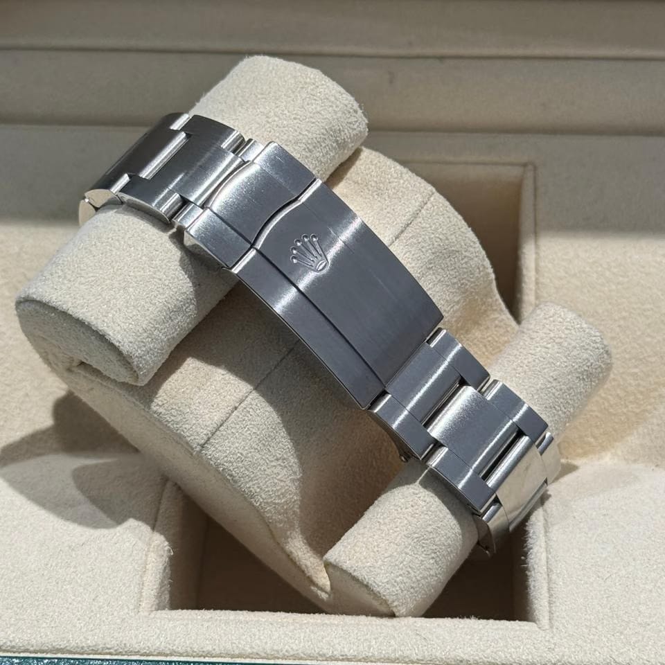 Rolex | Oyster Perpetual | 114300 | Steel | 39 mm | Steel | White | Automatic
