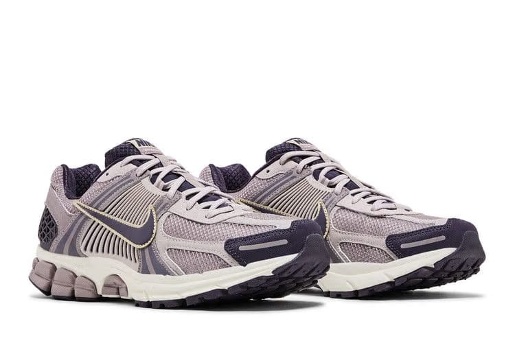Air Zoom Vomero 5 Platinum Violet Gold
