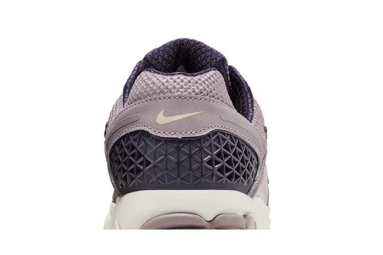 Air Zoom Vomero 5 Platinum Violet Gold