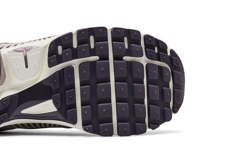 Air Zoom Vomero 5 Platinum Violet Gold