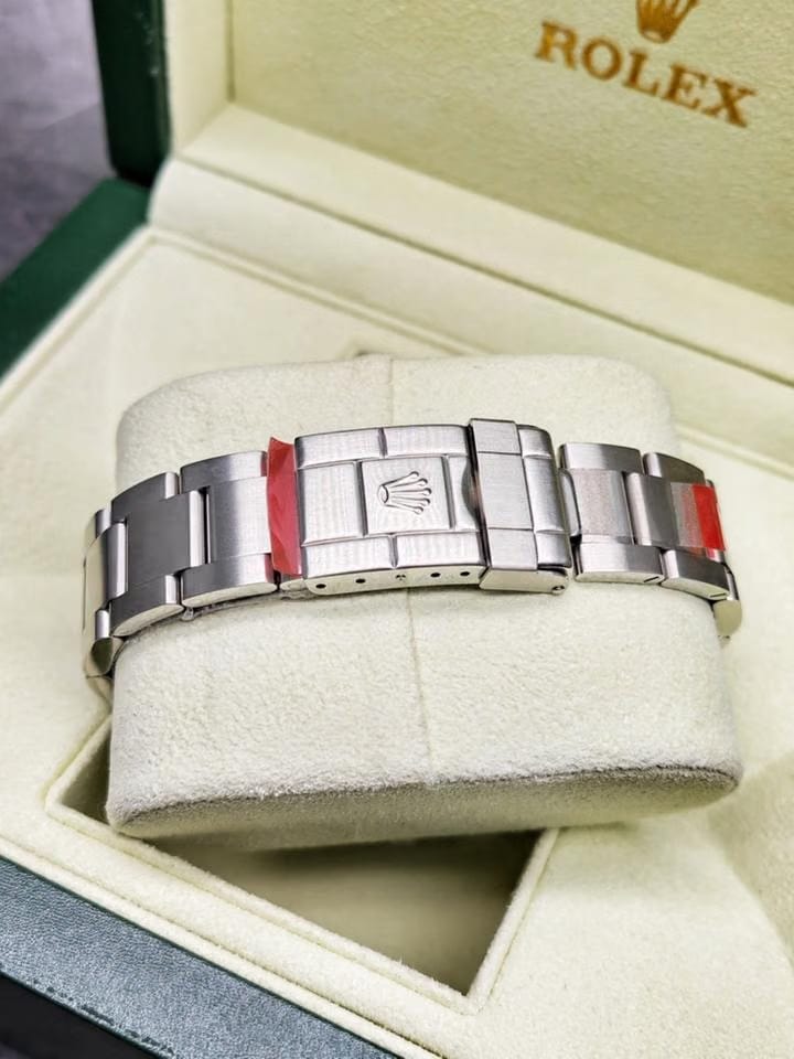Rolex | Explorer II | 16570 | 40 mm | Black | Automatic