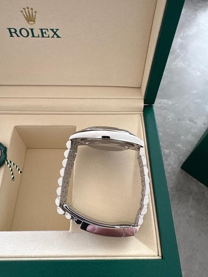 Rolex | Datejust | 126300 | Steel | 41 x 42 mm | Steel | Grey | Automatic