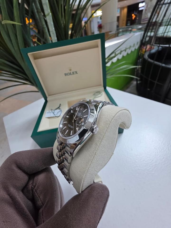 Rolex | Datejust | 126300-0008 | Steel | 41 x 48 mm | Steel | Grey | Automatic