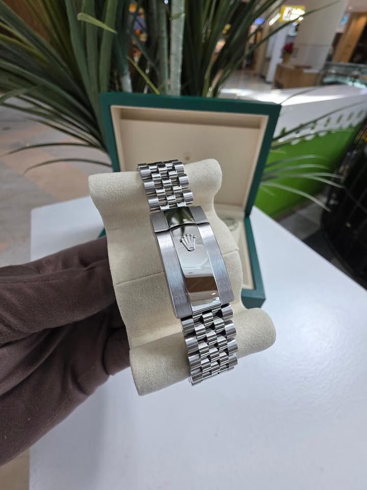 Rolex | Datejust | 126300-0008 | Steel | 41 x 48 mm | Steel | Grey | Automatic