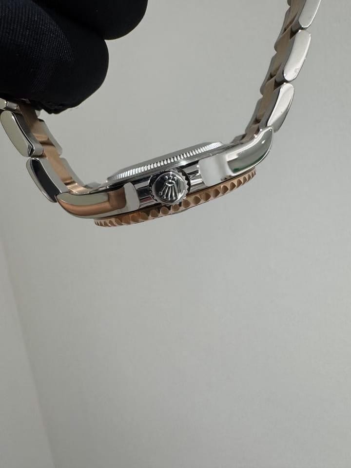 Rolex | Yacht-Master | 268621 | Rose gold | 37 mm | Gold/Steel | Black | Automatic