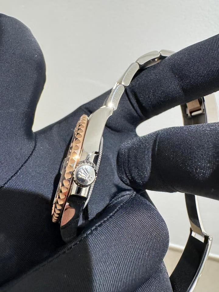Rolex | Yacht-Master | 268621 | Rose gold | 37 mm | Gold/Steel | Black | Automatic