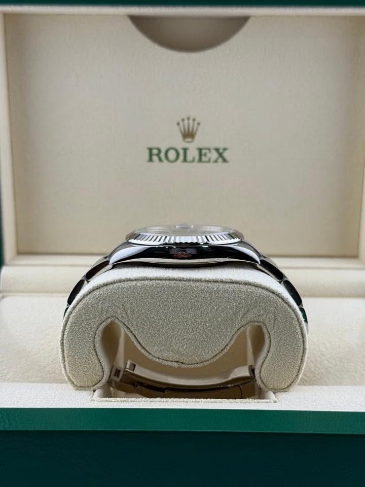 Rolex | Datejust | 126334 | White gold | 41 mm | Steel | Grey | Automatic