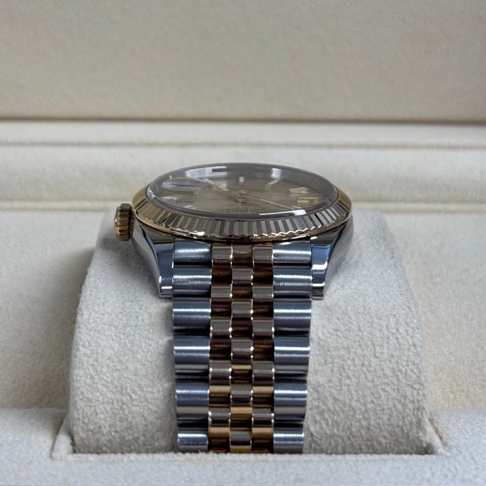 Rolex | Datejust | 126233 | Yellow gold | 42 mm | Gold/Steel | Champagne | Automatic