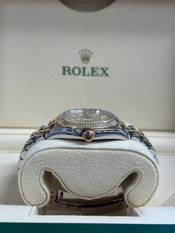 Rolex | Datejust | 126233 | Yellow gold | 42 mm | Gold/Steel | Champagne | Automatic