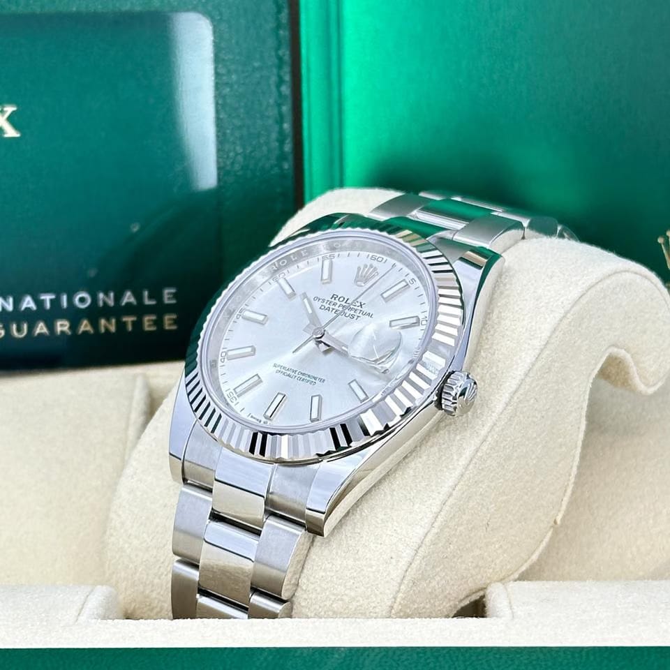 Rolex | Datejust | 126334 | Steel | 41 mm | Gold/Steel | Silver | Manual winding