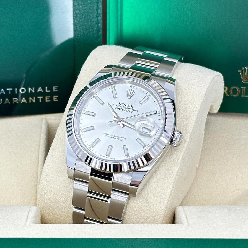 Rolex | Datejust | 126334 | Steel | 41 mm | Gold/Steel | Silver | Manual winding