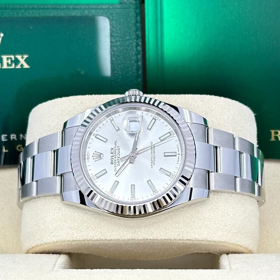Rolex | Datejust | 126334 | Steel | 41 mm | Gold/Steel | Silver | Manual winding