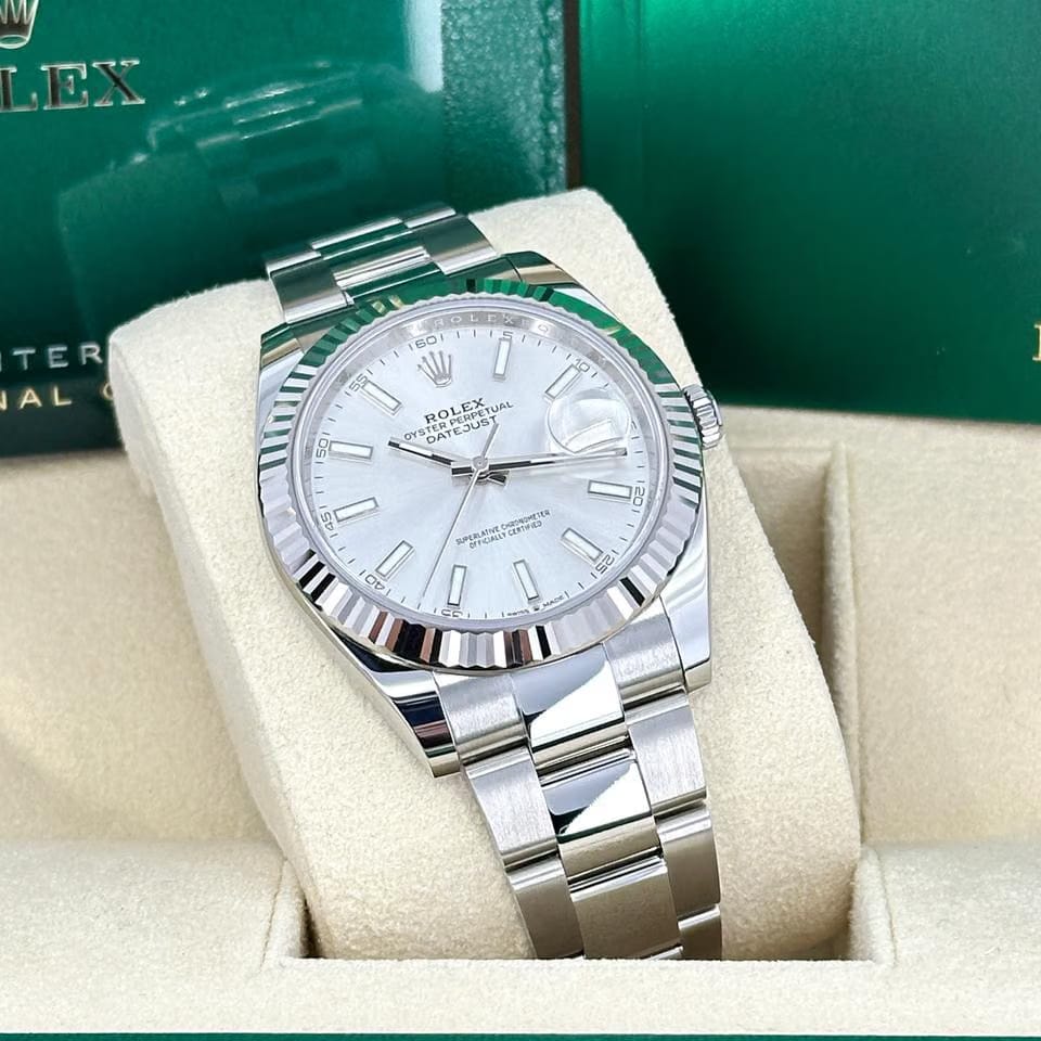 Rolex | Datejust | 126334 | Steel | 41 mm | Gold/Steel | Silver | Manual winding