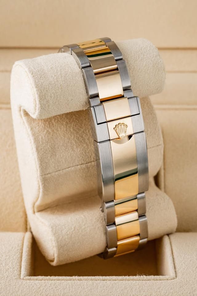 Rolex | GMT-Master II | 116713LN | Gold/Steel | 40 mm | Gold/Steel | Black | Automatic