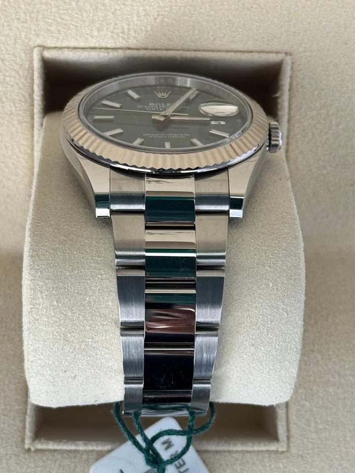 Rolex | Datejust | 126334 | Gold/Steel | 41 mm | Steel | Green | Automatic