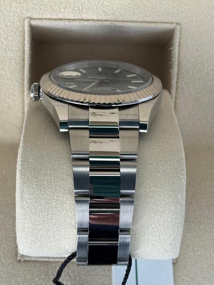 Rolex | Datejust | 126334 | Gold/Steel | 41 mm | Steel | Green | Automatic