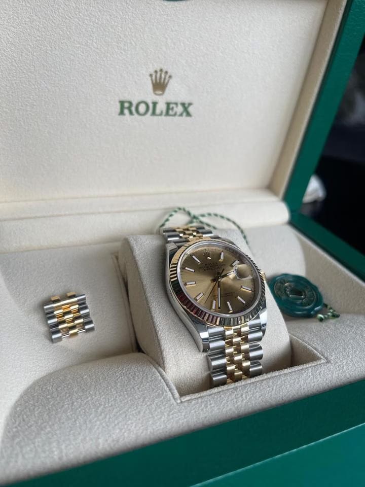 Rolex | Datejust | 126233 | Yellow gold | 36 mm | Gold/Steel | Champagne | Automatic