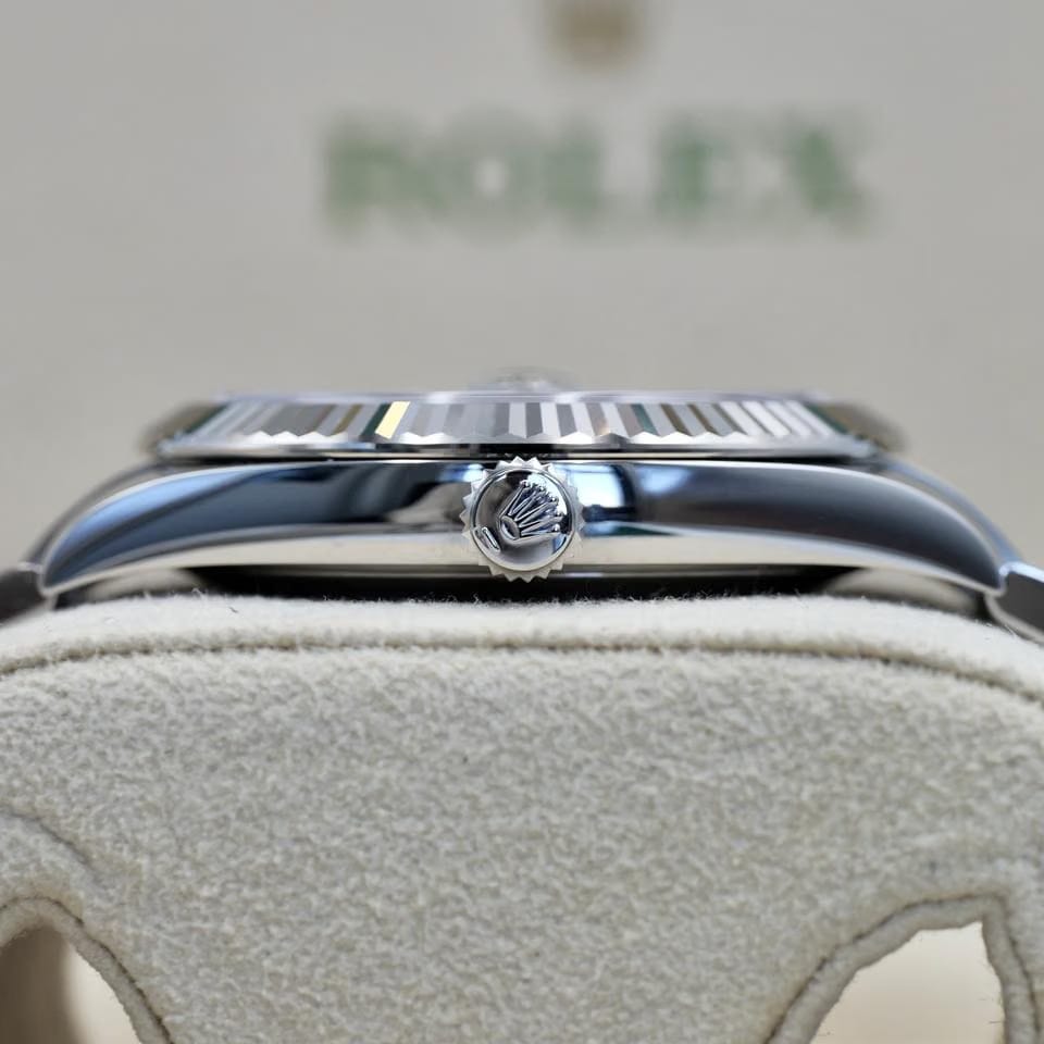Rolex | Datejust | 126334 | White gold | 41 mm | Steel | Green | Automatic