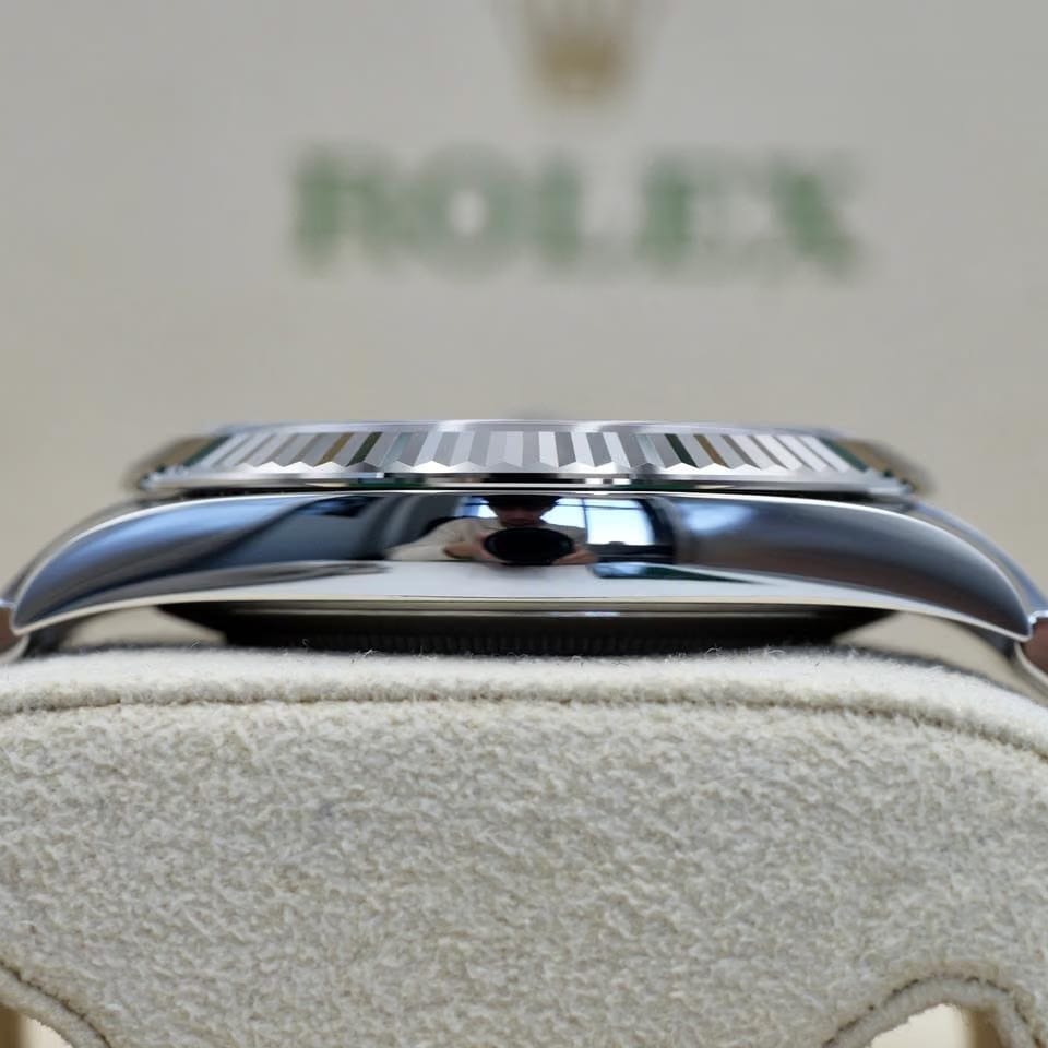 Rolex | Datejust | 126334 | White gold | 41 mm | Steel | Green | Automatic
