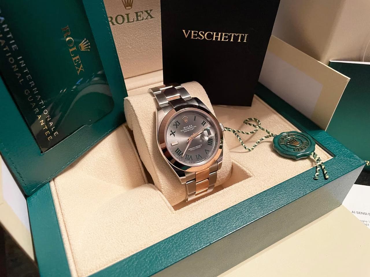 Rolex | Datejust | 126301 | Rose gold | 41 mm | Rose gold | Grey | Automatic