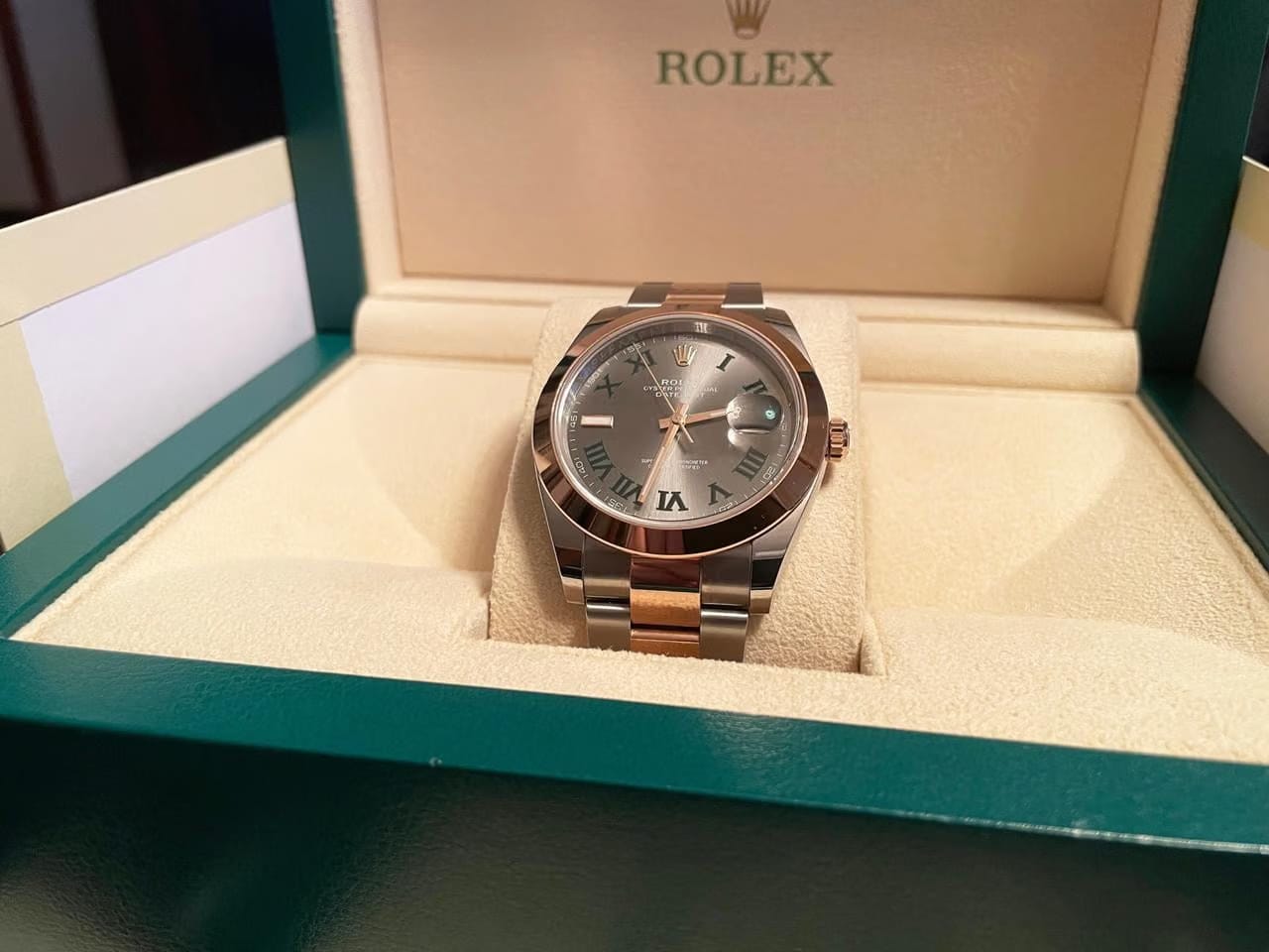 Rolex | Datejust | 126301 | Rose gold | 41 mm | Rose gold | Grey | Automatic
