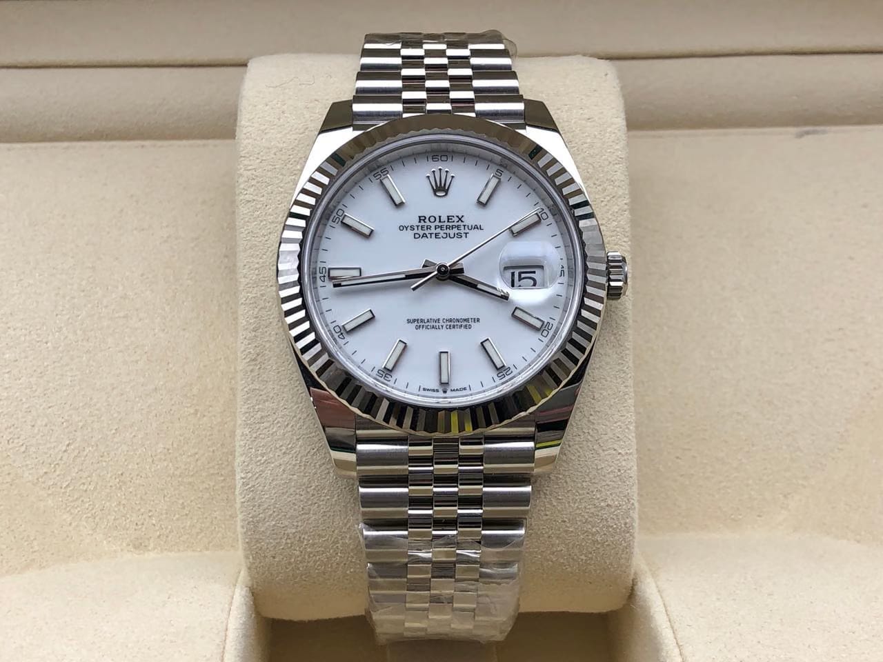 Rolex | Datejust | 126334-0010 | White gold | 41 mm | Steel | White | Automatic