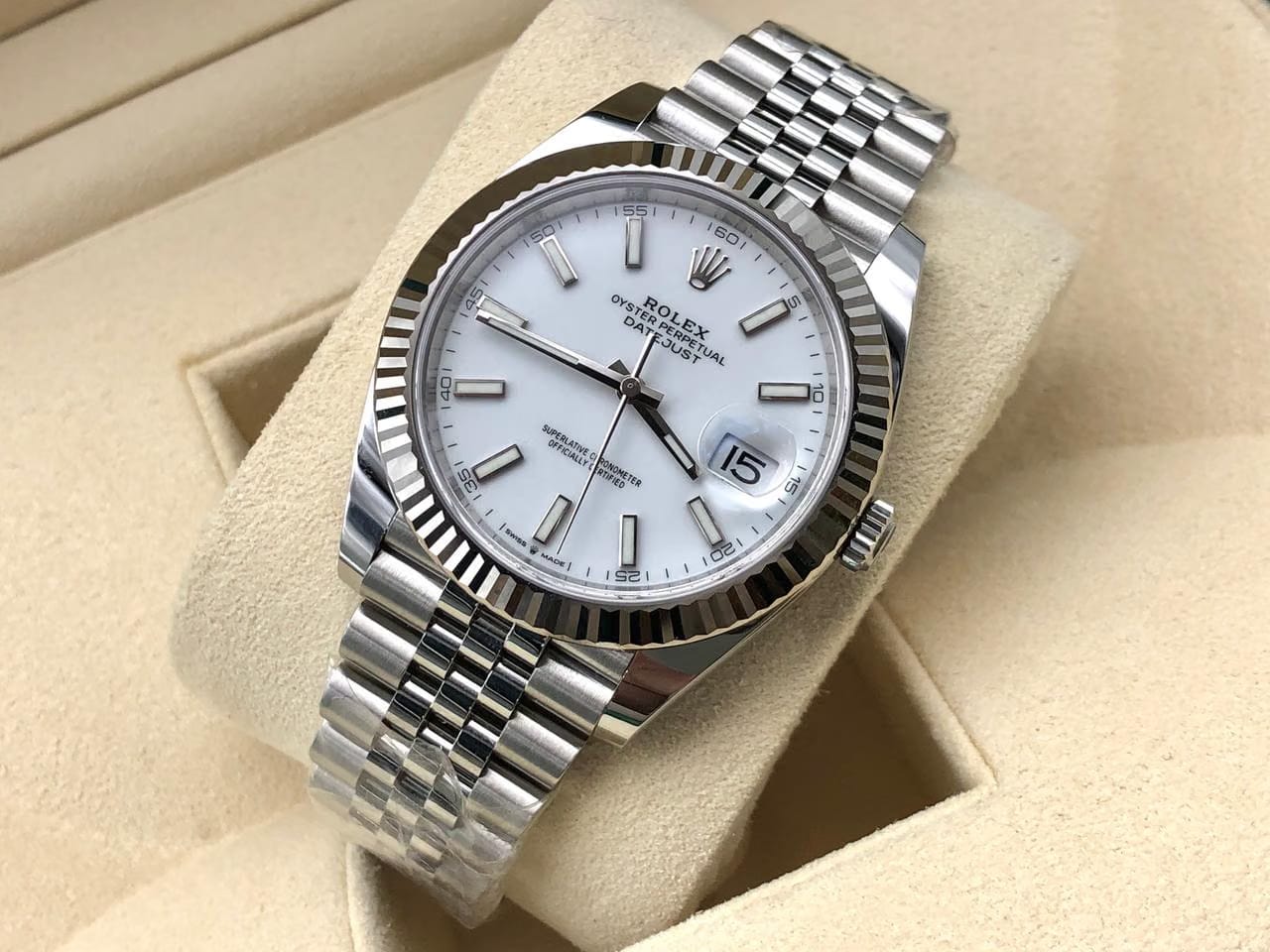 Rolex | Datejust | 126334-0010 | White gold | 41 mm | Steel | White | Automatic