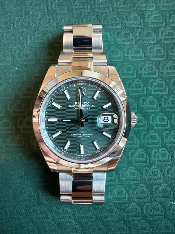 Rolex | Datejust | 126300 | White gold | 41 mm | Steel | Green | Automatic
