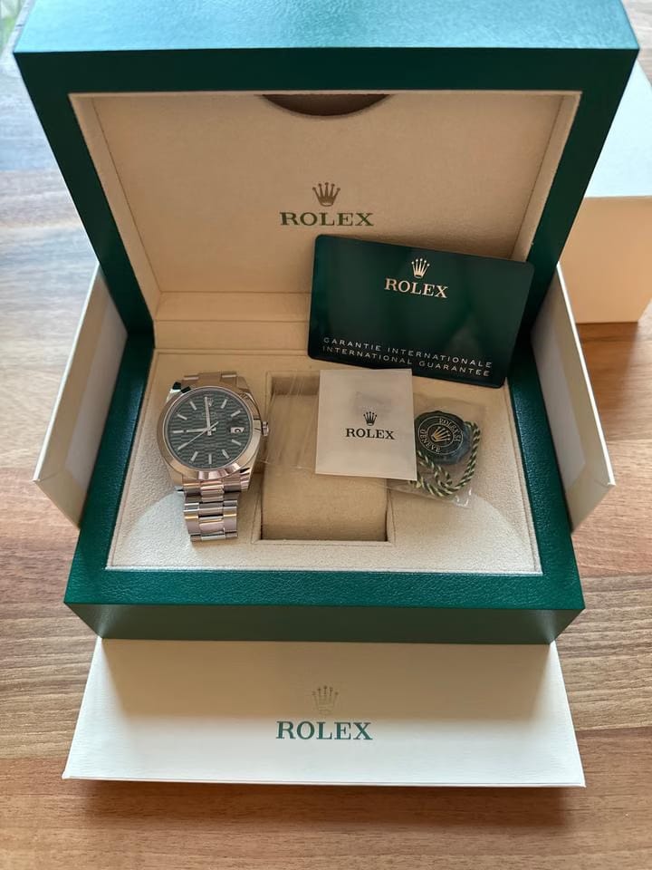 Rolex | Datejust | 126300 | White gold | 41 mm | Steel | Green | Automatic