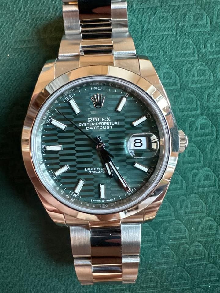 Rolex | Datejust | 126300 | White gold | 41 mm | Steel | Green | Automatic