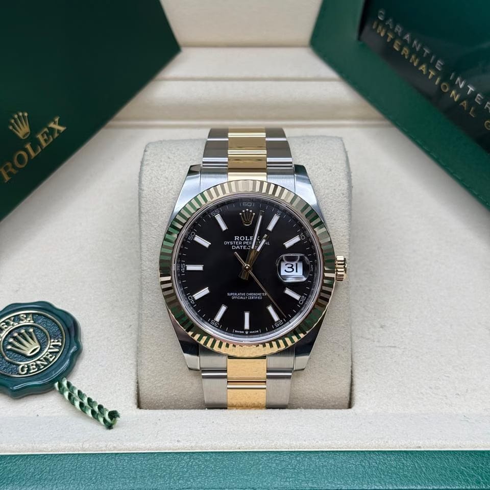Rolex | Datejust | 126333 | Yellow gold | 41 mm | Gold/Steel | Black | Automatic