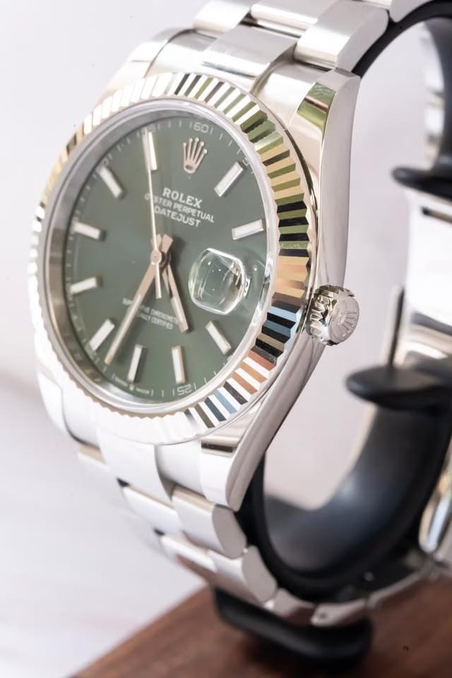 Rolex | Datejust | 126334 | Steel | 38.7 x 47.5 mm | Steel | Green | Automatic