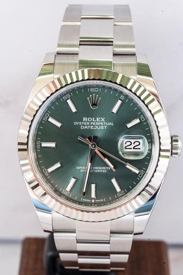 Rolex | Datejust | 126334 | Steel | 38.7 x 47.5 mm | Steel | Green | Automatic