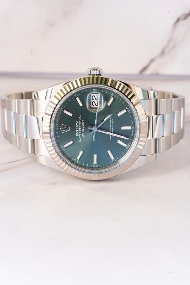 Rolex | Datejust | 126334 | Steel | 38.7 x 47.5 mm | Steel | Green | Automatic
