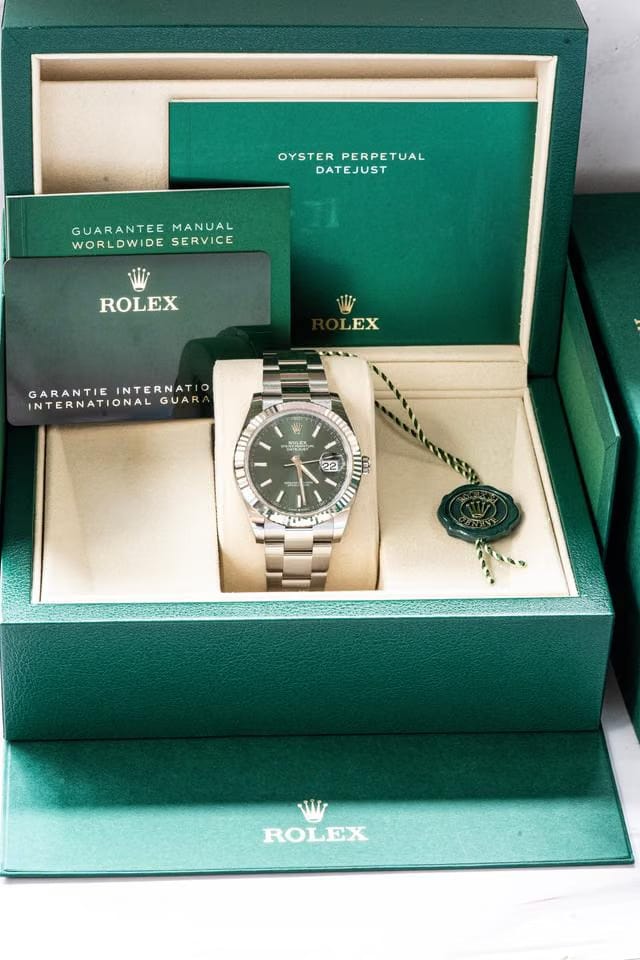 Rolex | Datejust | 126334 | Steel | 38.7 x 47.5 mm | Steel | Green | Automatic