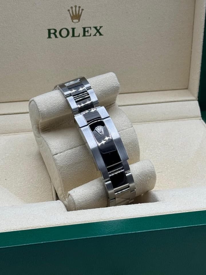 Rolex | Datejust | 126334 | White gold | 41 mm | Steel | Bordeaux | Automatic