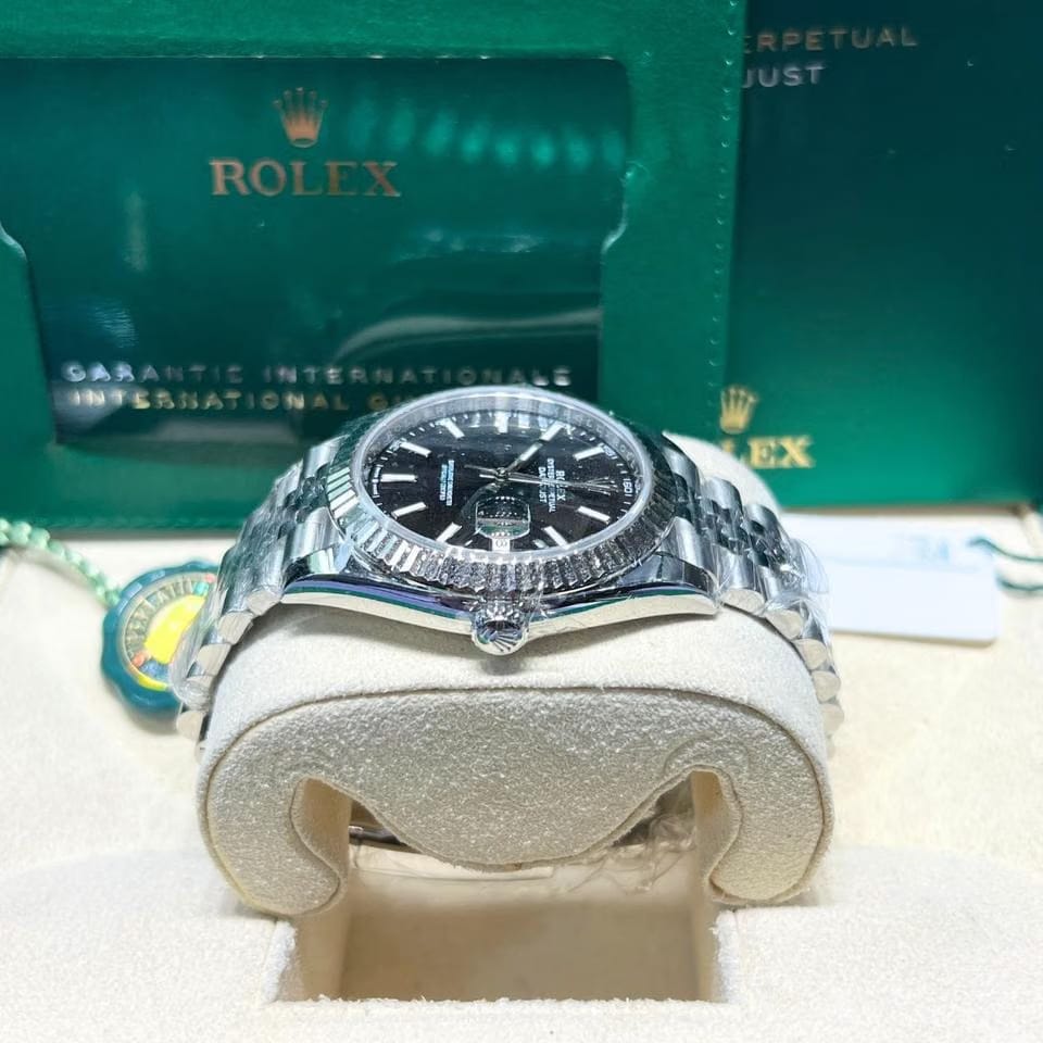 Rolex | Datejust | 126334 Black Stick Dial Jubliee Band | Steel | 41mm mm | Steel | Black | Automatic