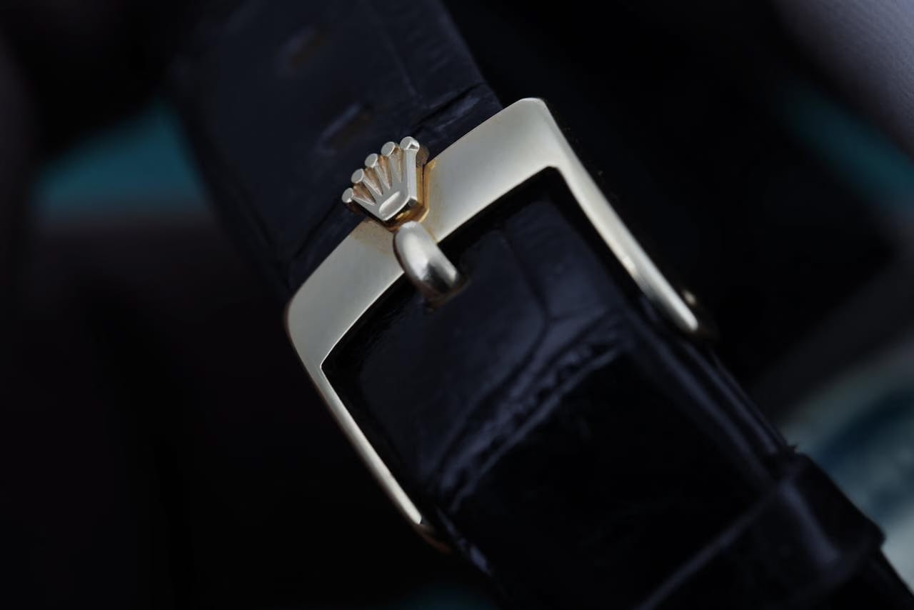 Rolex | Cellini | 4150 | Yellow gold | 28.5 mm | Leather | Silver | Manual winding