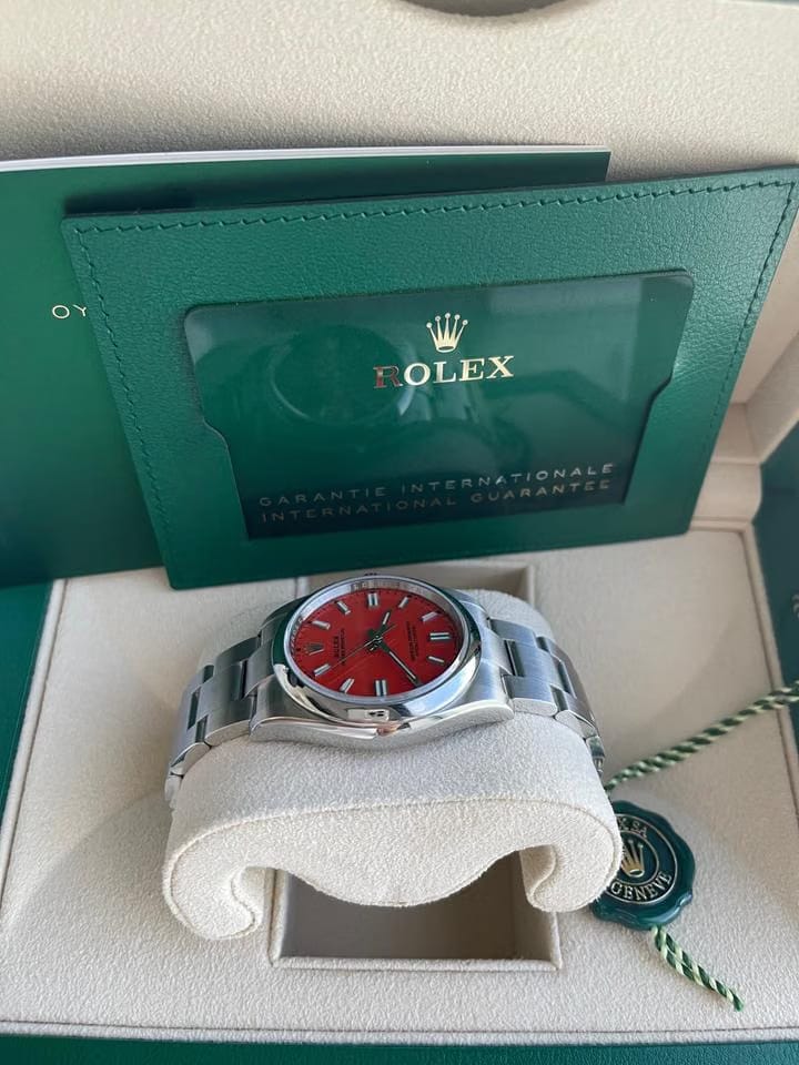 Rolex | Oyster Perpetual | 126000 | Steel | 36 mm | Steel | Red | Automatic