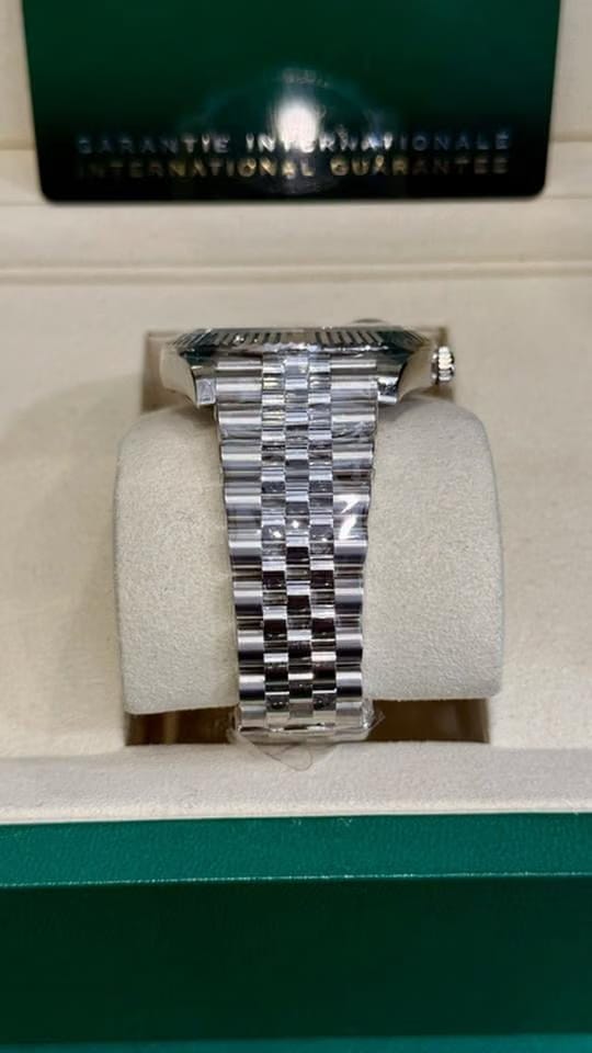 Rolex | Datejust | 126334 | Gold/Steel | 41 mm | Black