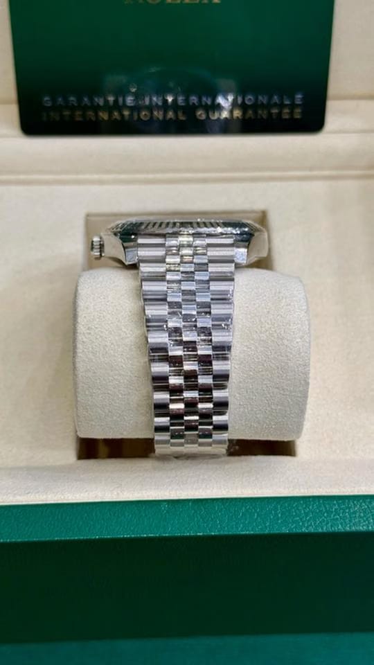 Rolex | Datejust | 126334 | Gold/Steel | 41 mm | Black